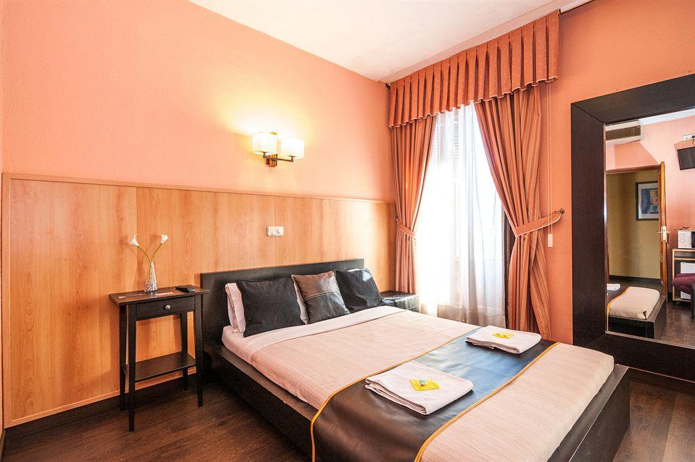 Hostal Gallardo Мадрид Екстериор снимка