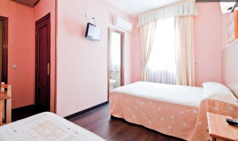 Hostal Gallardo Мадрид Екстериор снимка