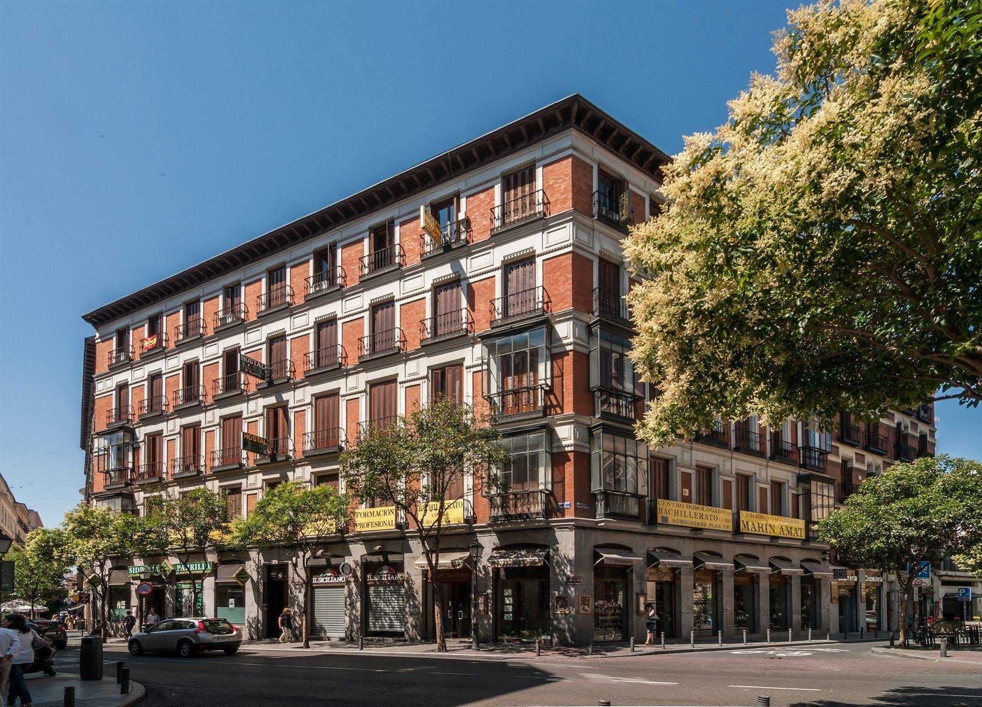 Hostal Gallardo Мадрид Екстериор снимка