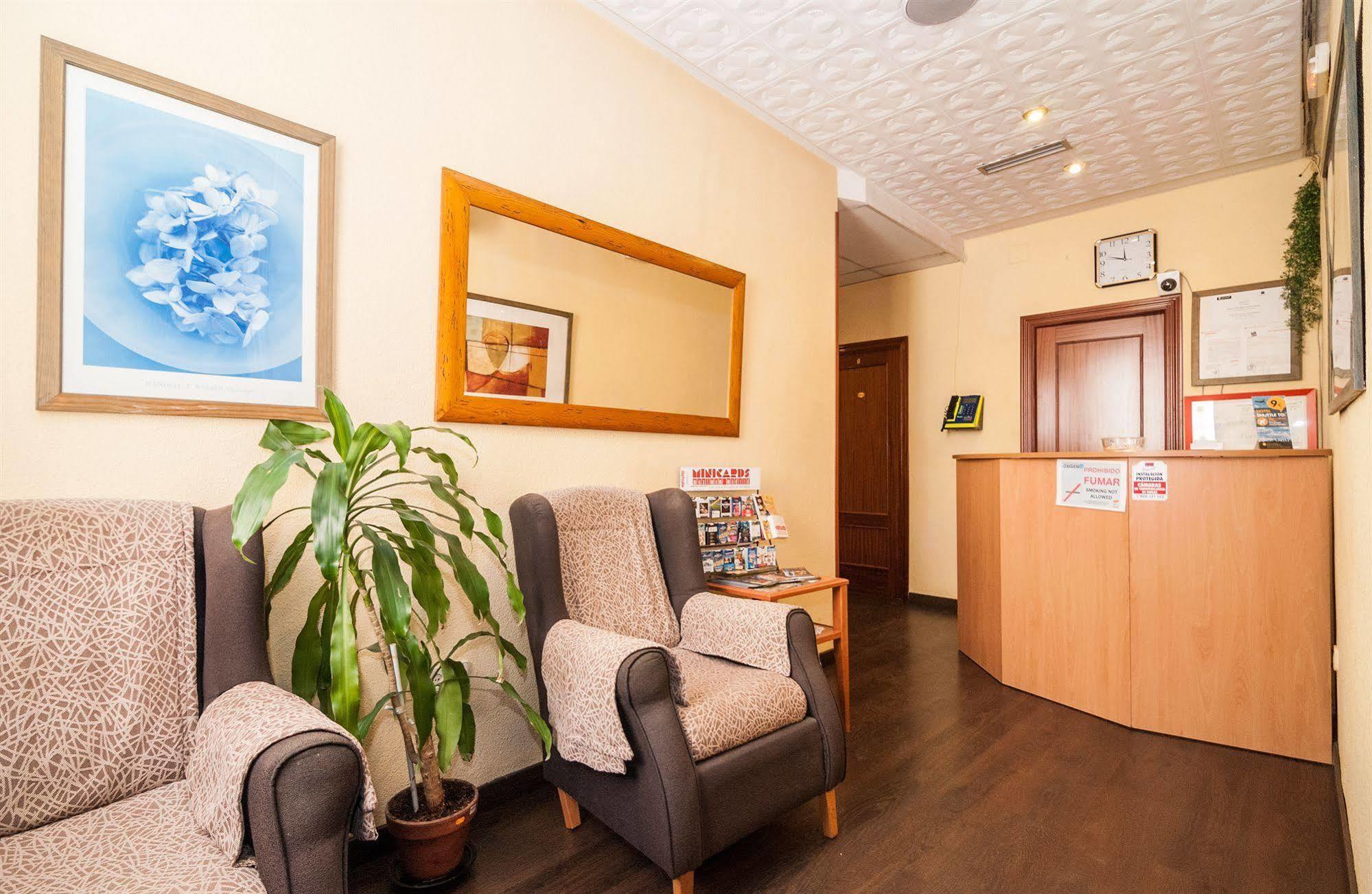 Hostal Gallardo Мадрид Екстериор снимка