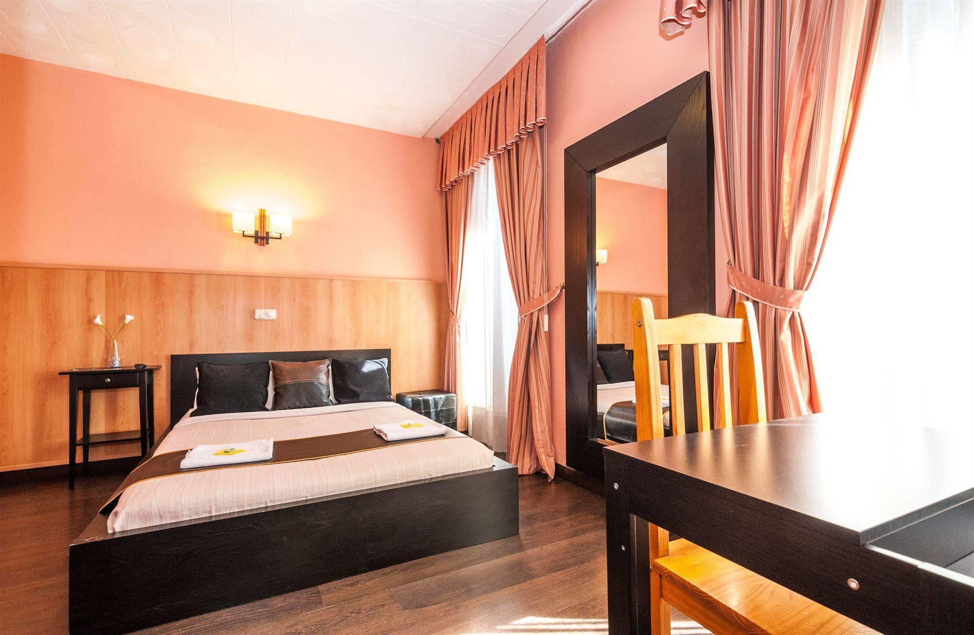 Hostal Gallardo Мадрид Екстериор снимка
