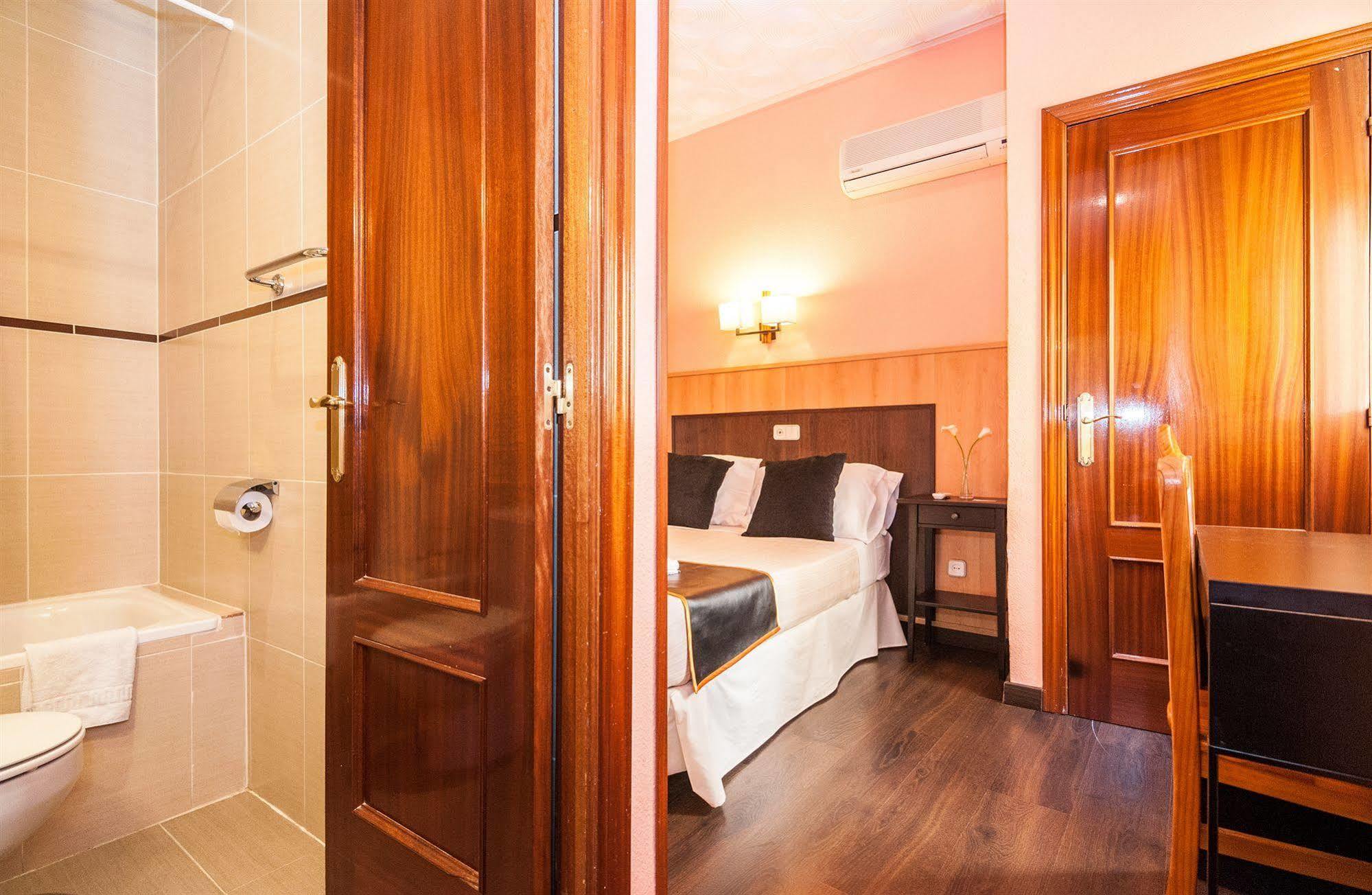 Hostal Gallardo Мадрид Екстериор снимка