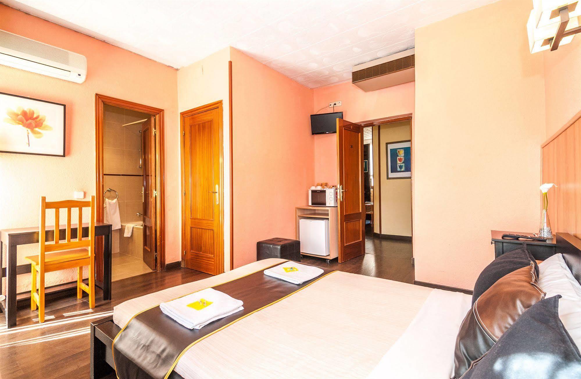 Hostal Gallardo Мадрид Екстериор снимка