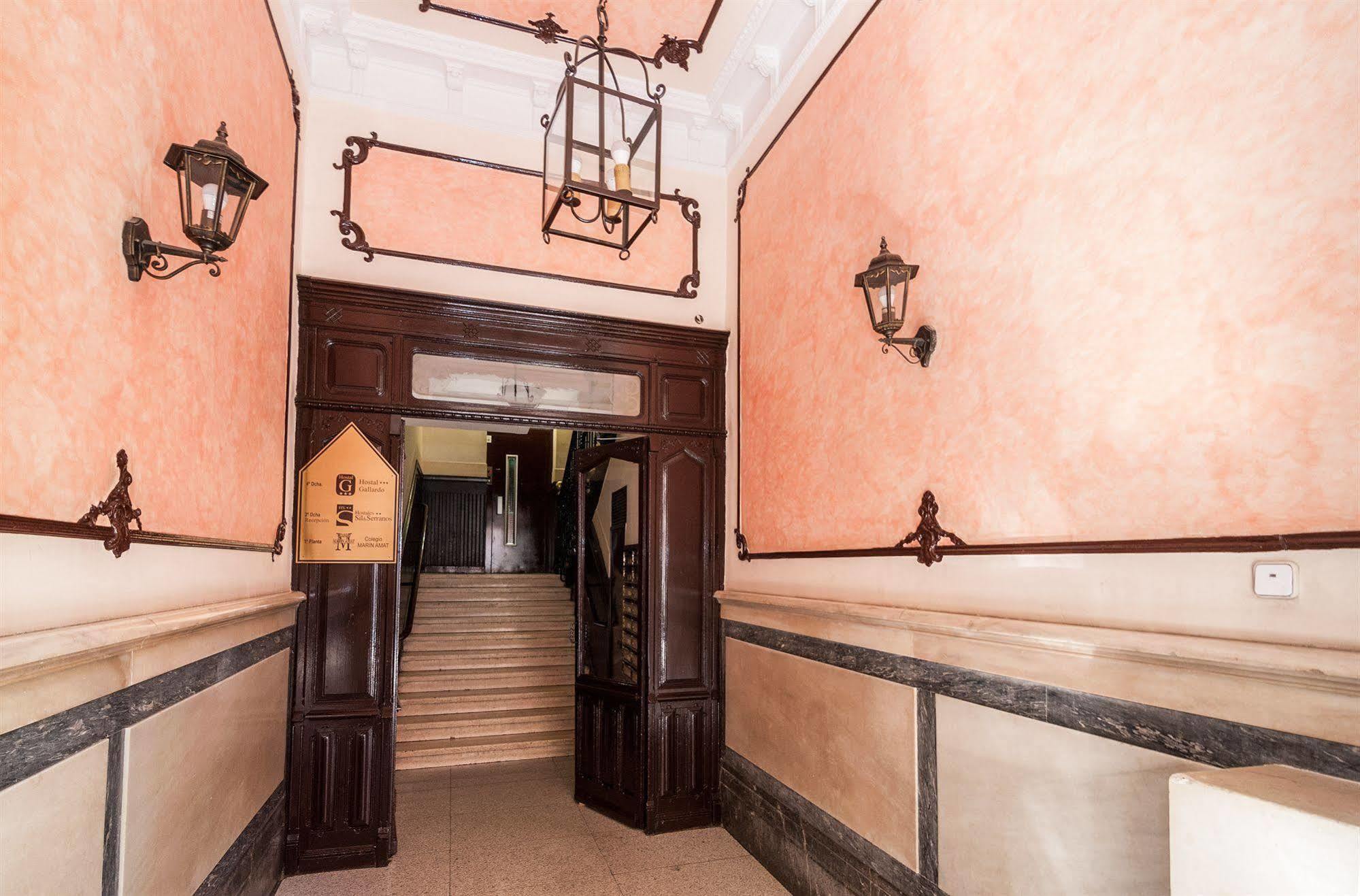 Hostal Gallardo Мадрид Екстериор снимка