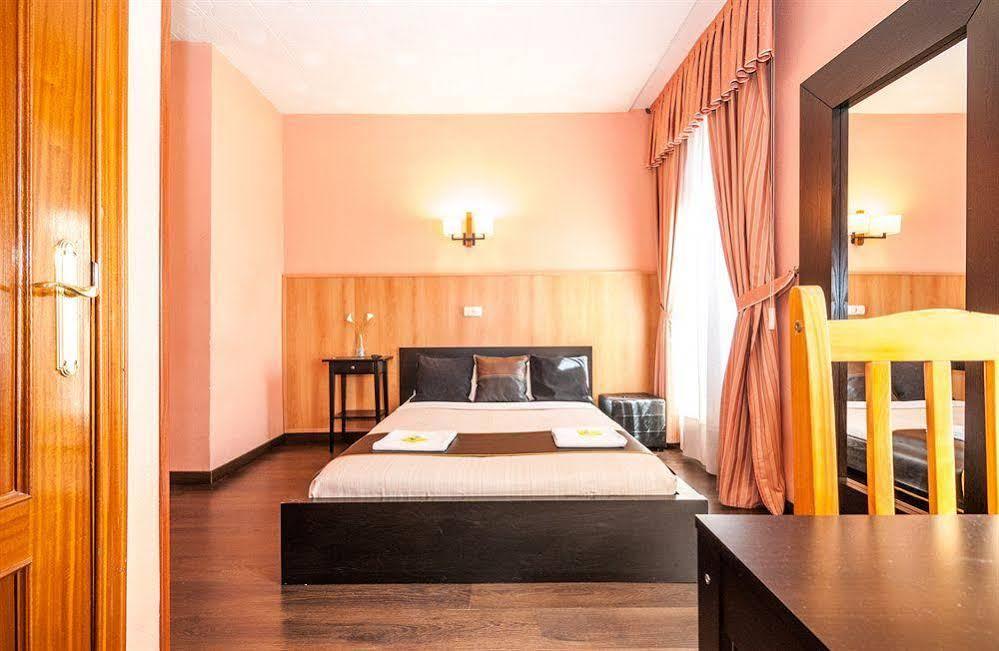 Hostal Gallardo Мадрид Екстериор снимка